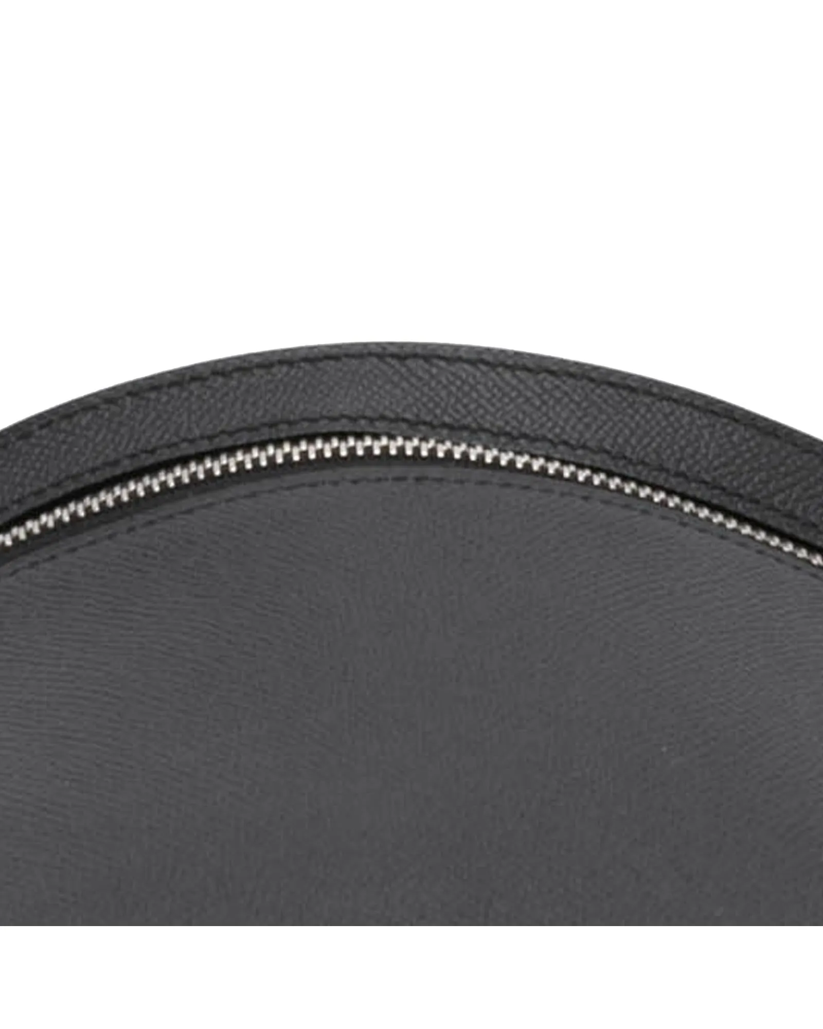 Elegant Leather Crossbody Bag with Adjustable Strap and Zip Closure