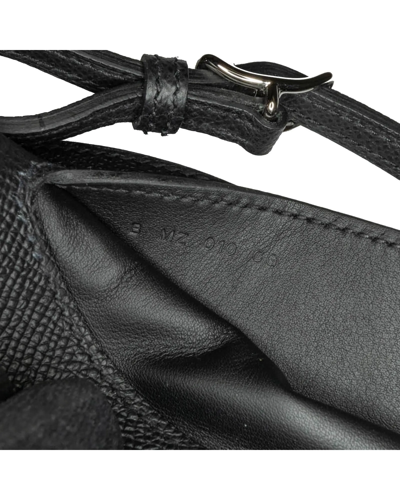 Elegant Leather Crossbody Bag with Adjustable Strap and Zip Closure
