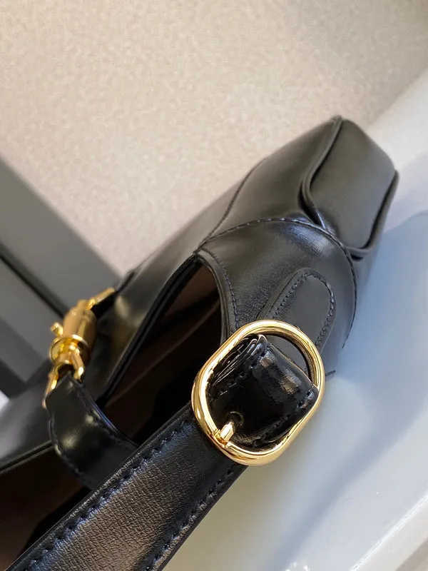 Gucci   Luxury Bags  1053