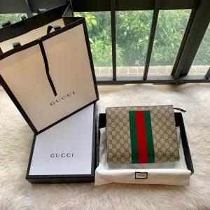 Gucci   Luxury Bags  1327