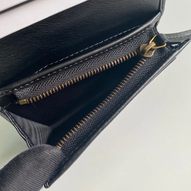 Gucci   Luxury Bags  934